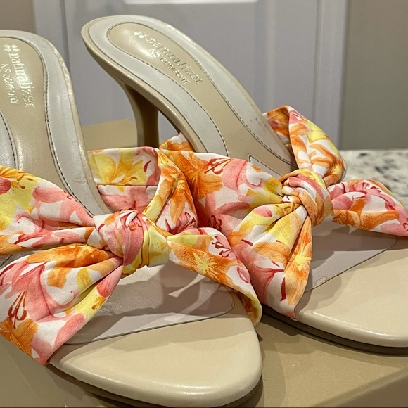 Naturalizer Floral Sandals Size: 7.5M - Picture 8 of 9